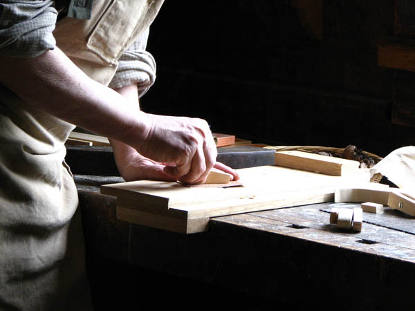 Ofrecemos un servicio de <strong>carpintería  de madera y ebanistería en Sotés</strong> adaptado a las necesidades del <strong>cliente</strong>.